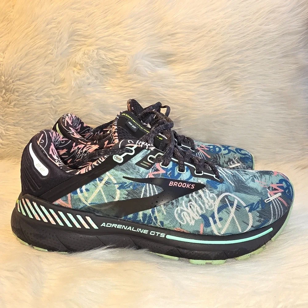 Women's Running Shoes - Brooks Adrenaline GTS 22 Graffiti Print Size 11 - 120353